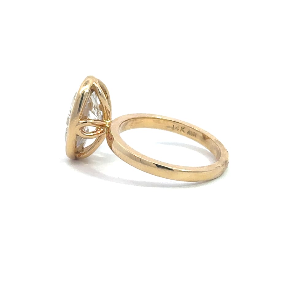 14K YG 4.00ct VS1, E Oval Lab Grown diamond Bezel Set Solitiare Ring IGI Cert # LG674504643