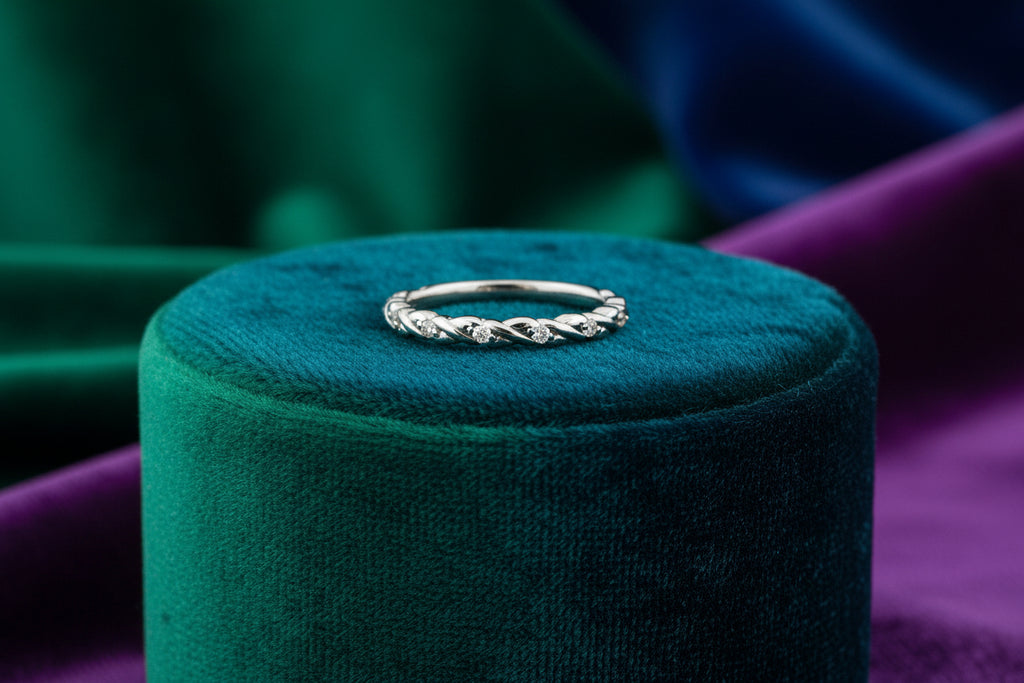 10K WG .07TW DIAMOND BAND