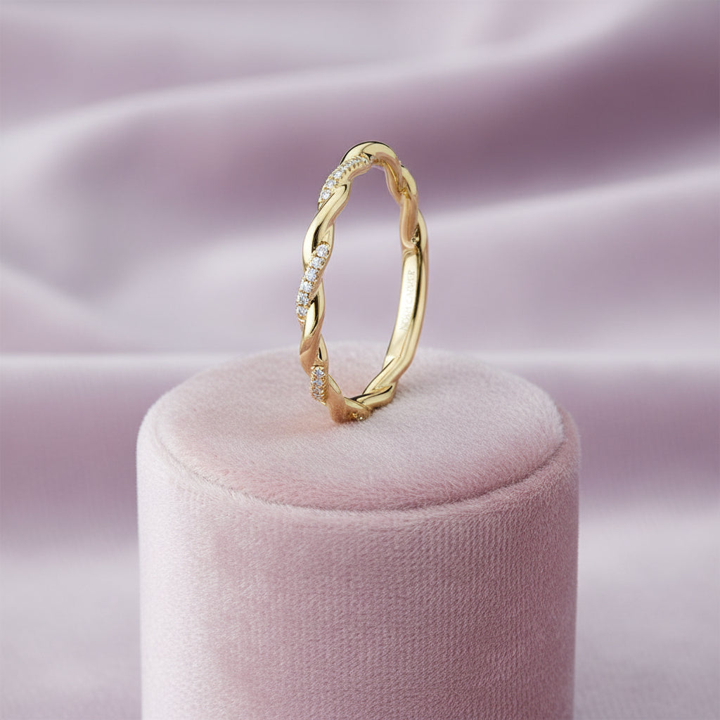 14K Yellow Gold 0.04ctw SI2 G-H Diamond Twist Band, size 6.5. Warranty # 668891 - By Noam Carver