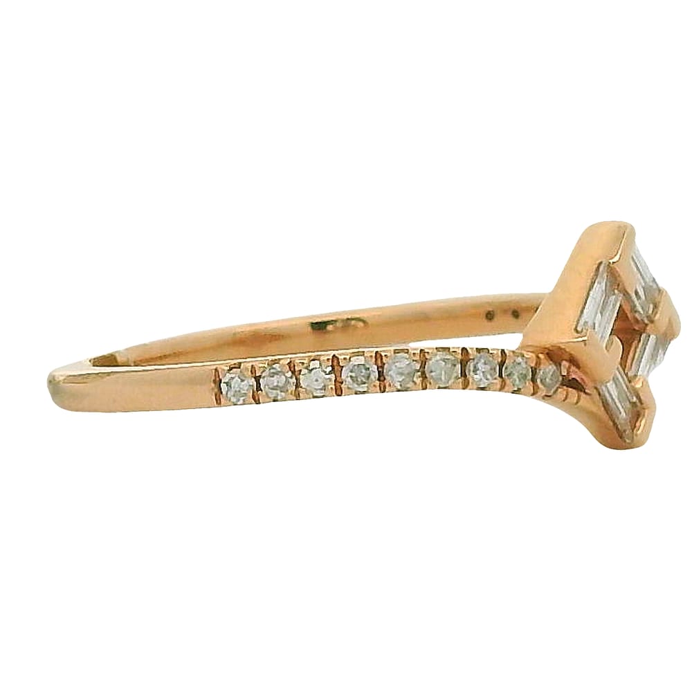 10K ROSE GOLD DIAMOND AND BAGUETTE RING. 0.27TW