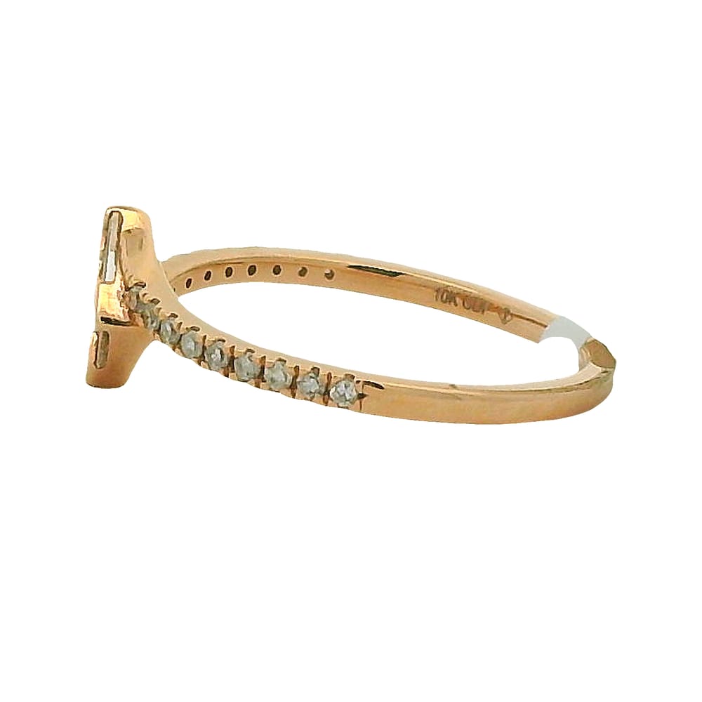 10K ROSE GOLD DIAMOND AND BAGUETTE RING. 0.27TW