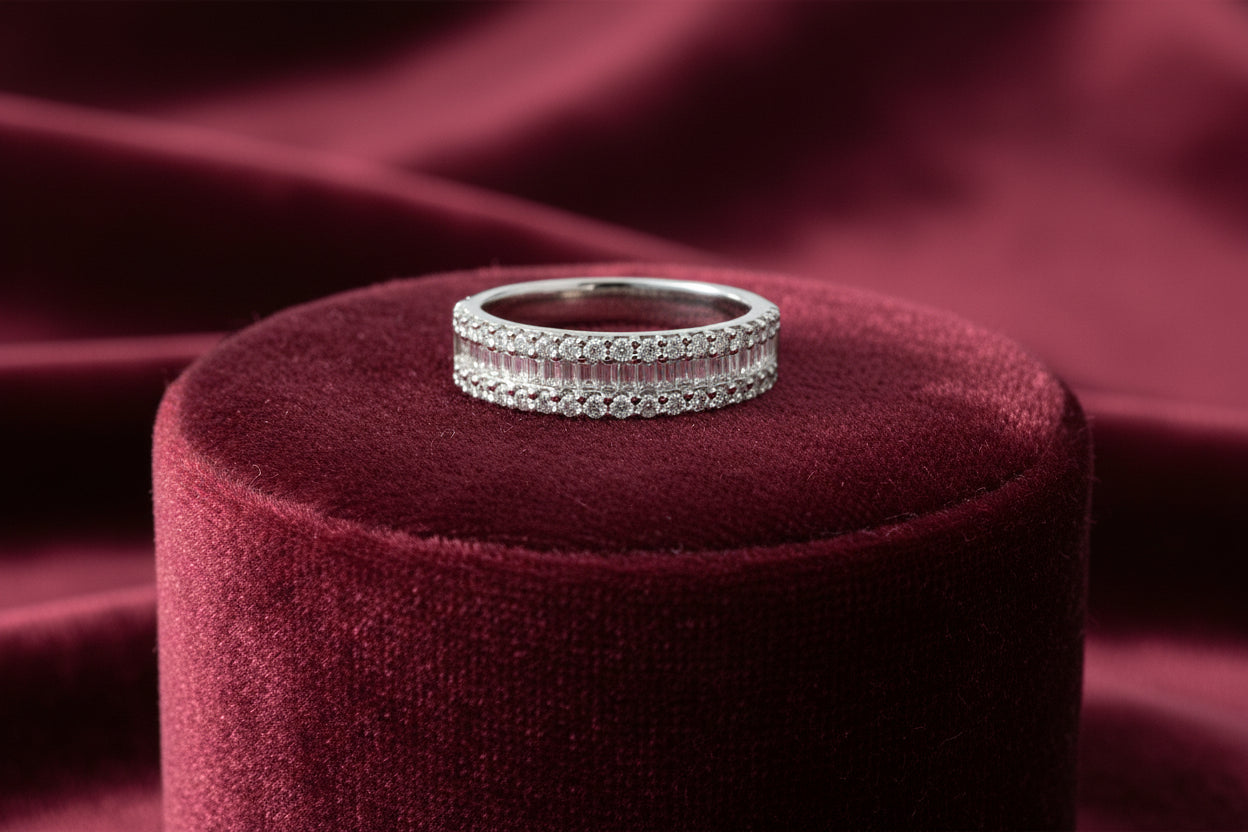 14K WG .27TW VS G BAGUETTES AND .36TW SI1 G ROUND (.63TW) DIAMOND BAND