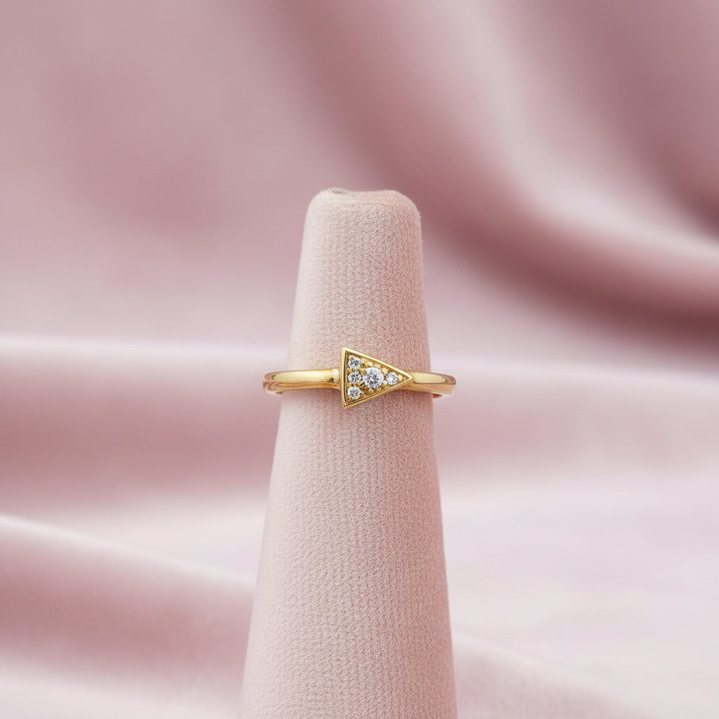 10K YG .025CT I1,G-I CDN DIAMOMD .02TW DIAMOND TRIANGLE RING