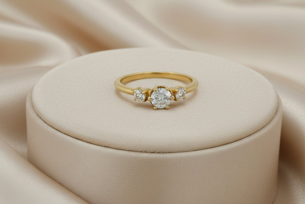 10K YELLOW GOLD 0.25CT CENTER STONE SI2 FG & 0.10CT TW WHITE SAPPHIRES RING SIZE 6