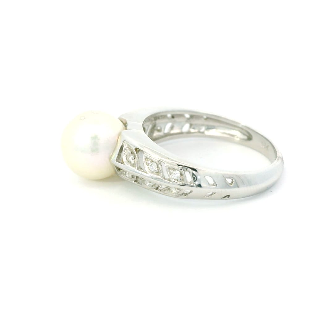 18K White gold pearl & diamond ring