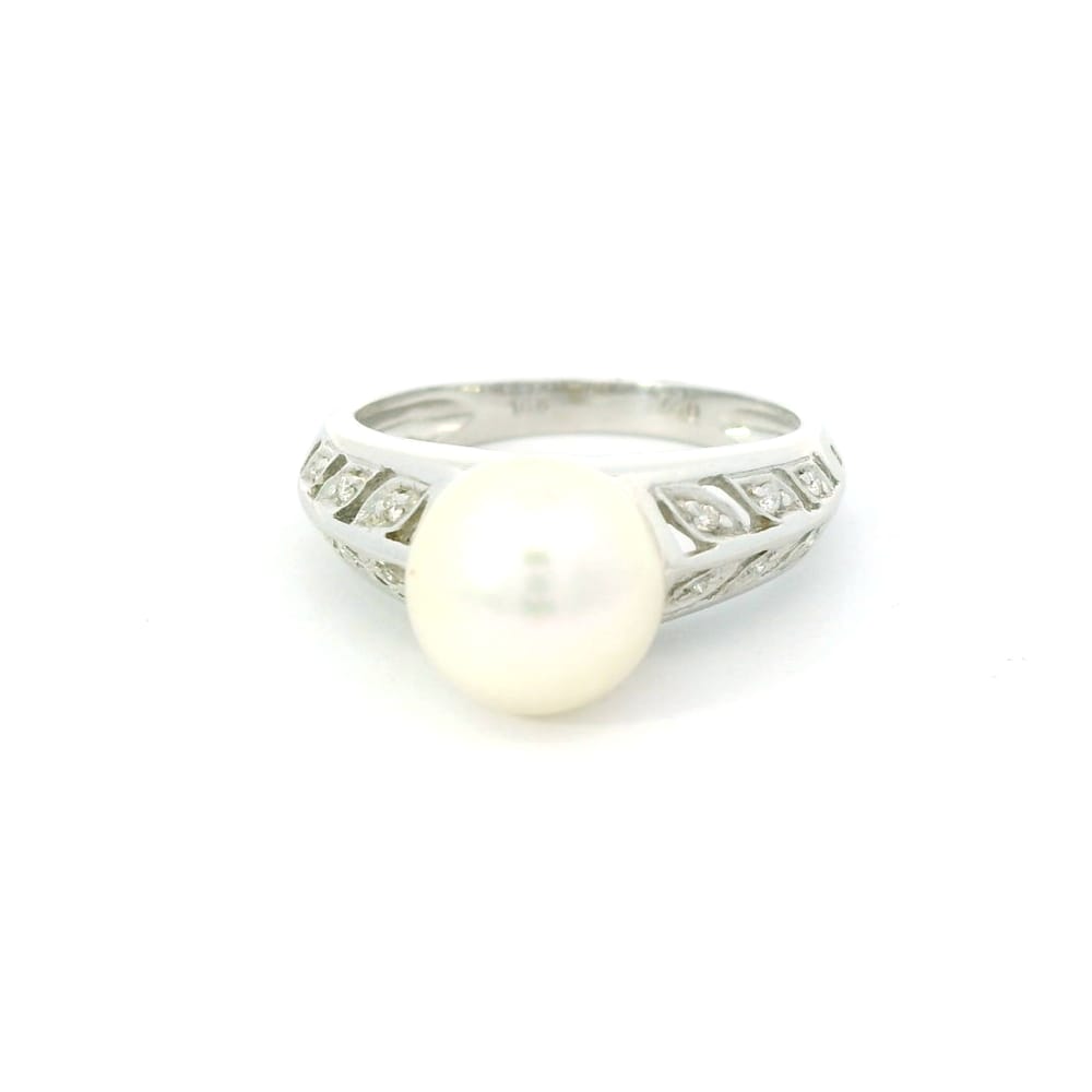 18K White gold pearl & diamond ring