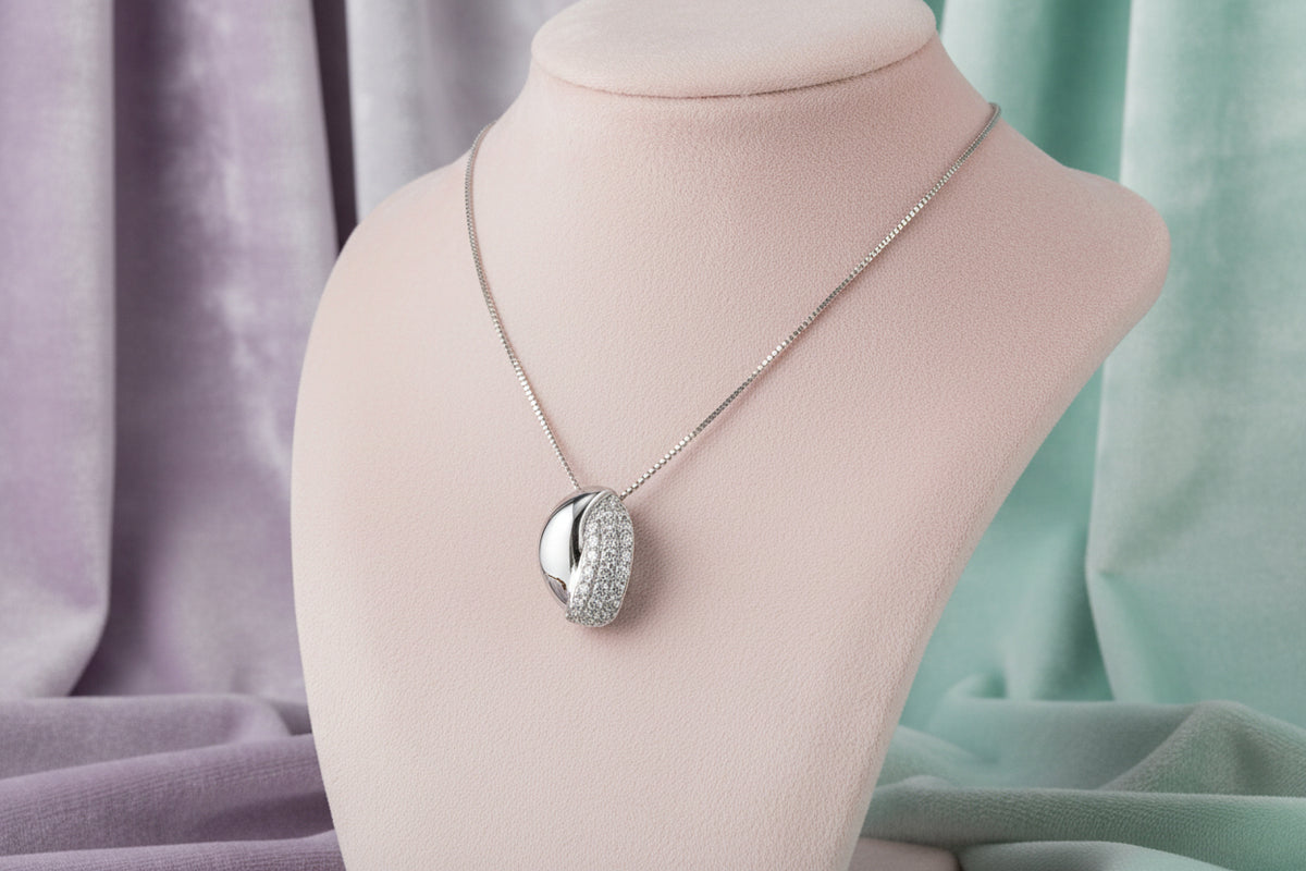 10K WHITE GOLD .30TW DIAMOND PENDANT WITH CHAIN