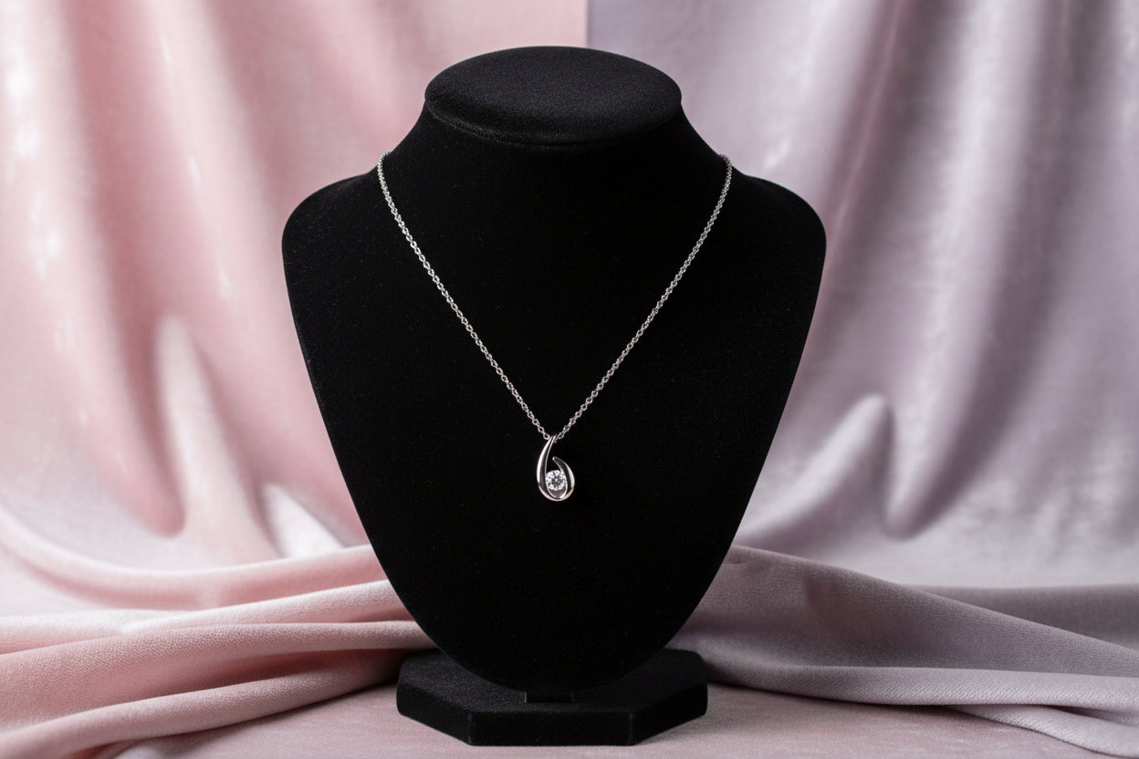 10K WG .07CT DIAMOND PENDANT WITH CHAIN
