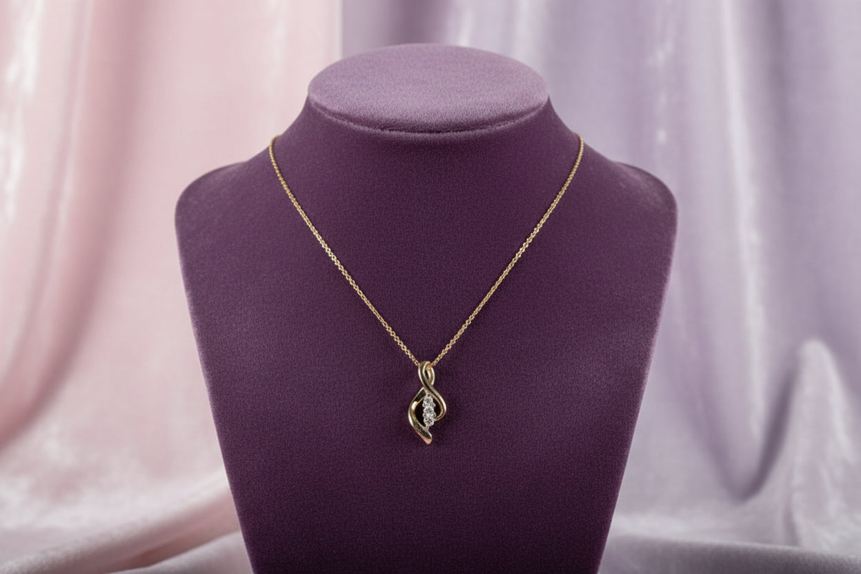 10K YG 0.08ctw Diamond Pendant with Chain