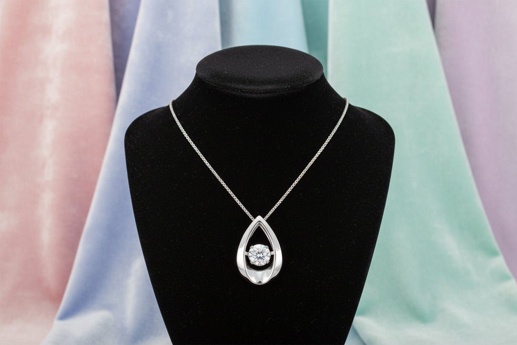 10K WG 0.30ct VS,RB Lab Grown Diamond Droplet Moving Solitaire Pendant w/ Chain