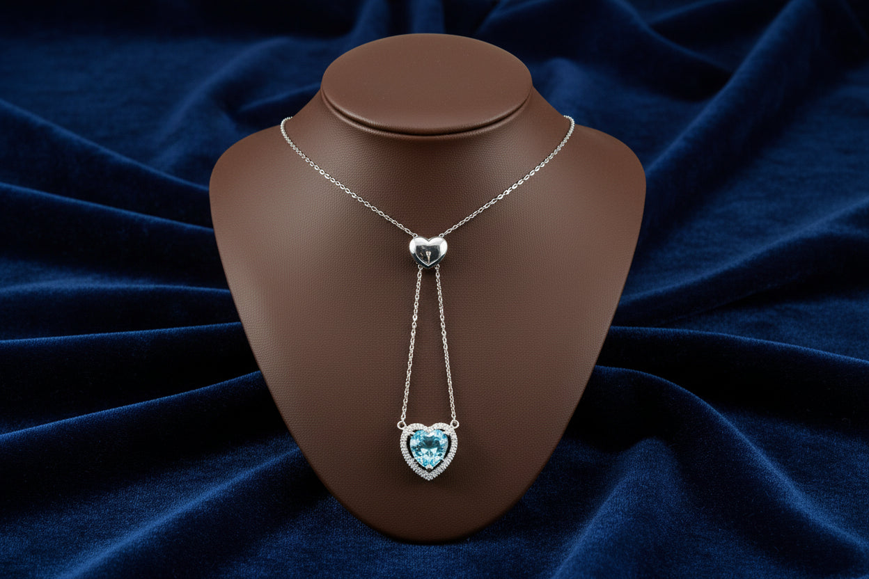 10K WHITE GOLD BLUE TOPAZ HEART WITH 0.07TW DIA.LARIETTE STYLE