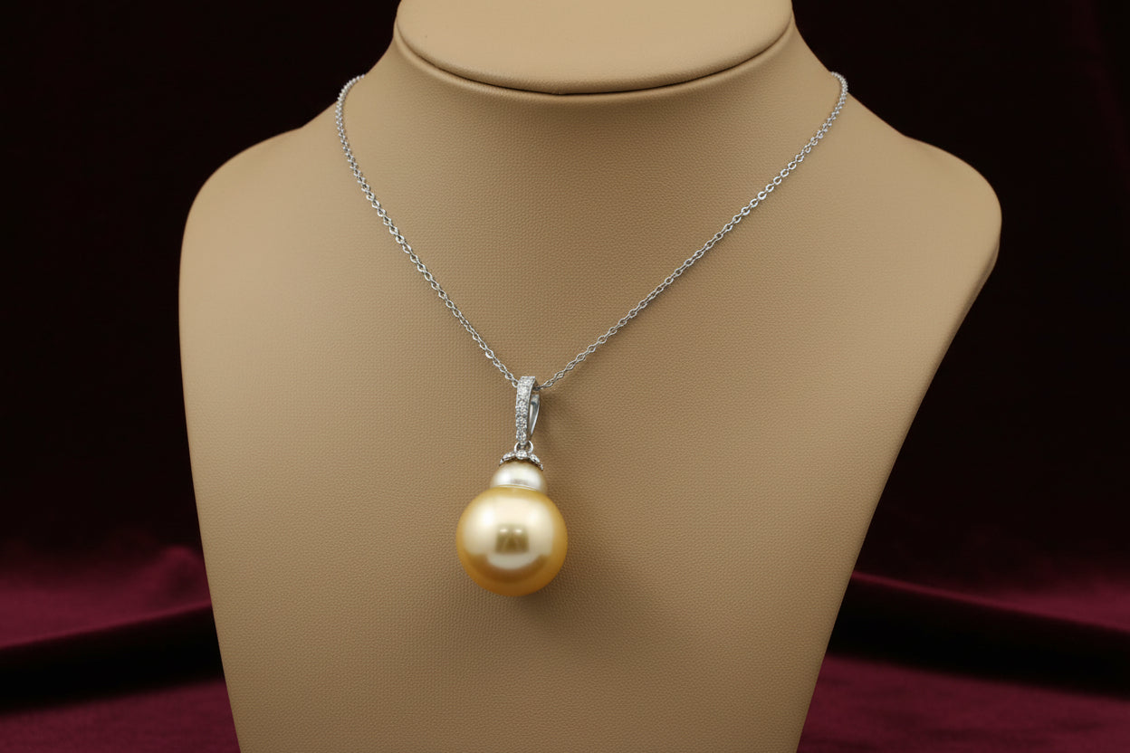 18K WG FRESHWATER PEARL & .06CTW DIAMOND PENDANT WITH CHAIN