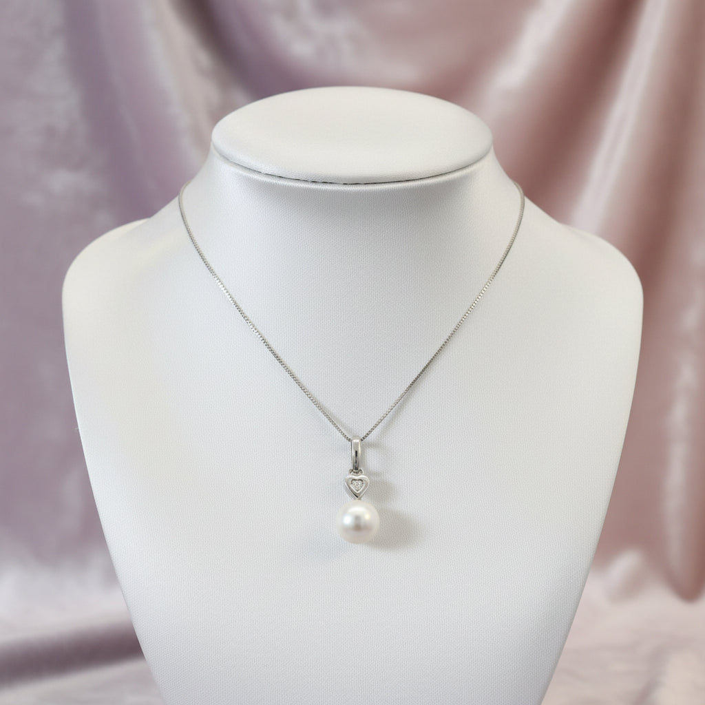 10K White gold Pearl & diamond pendant with chain