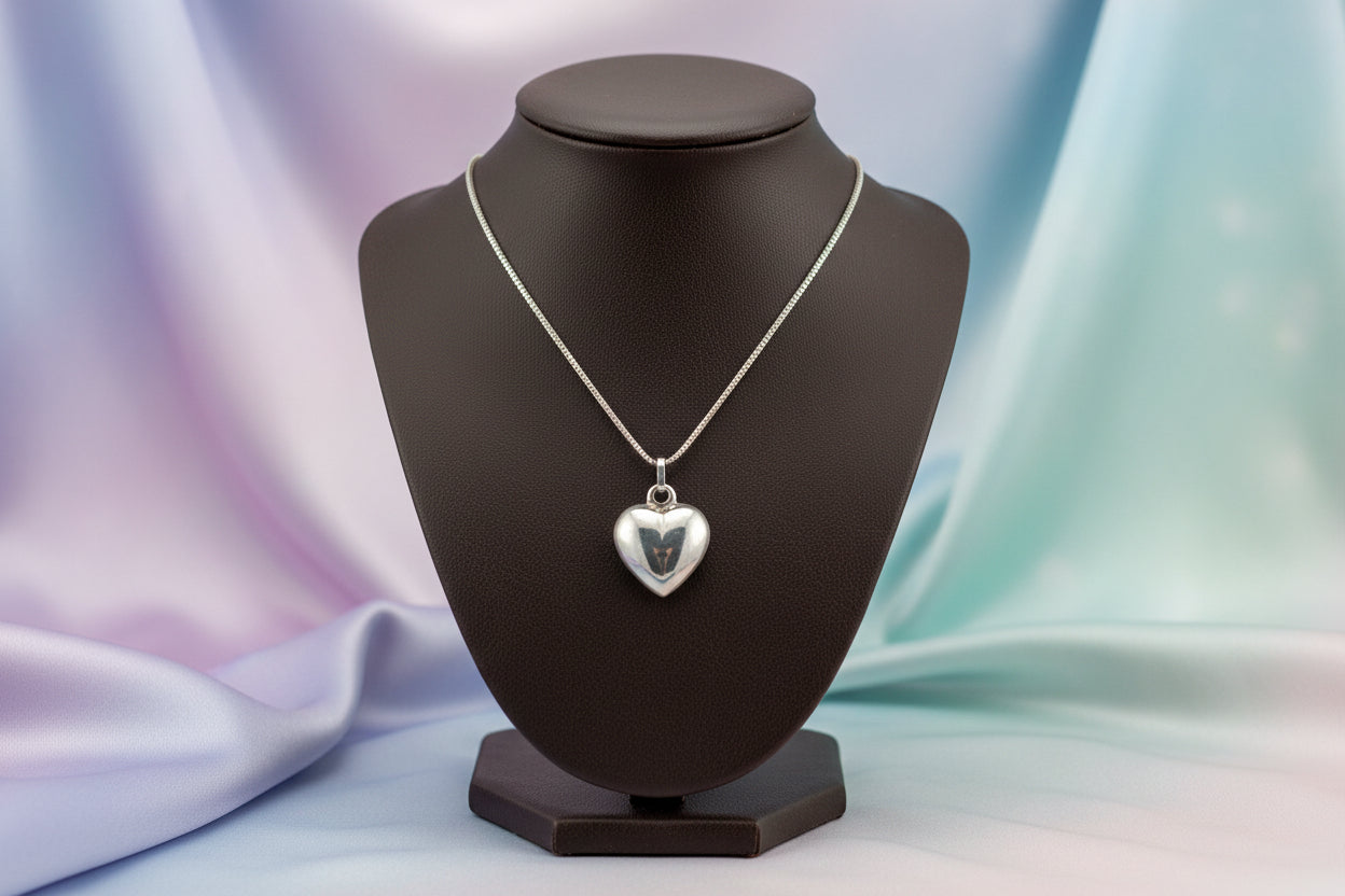 Sterling silver heart pendant with chain, 17mm