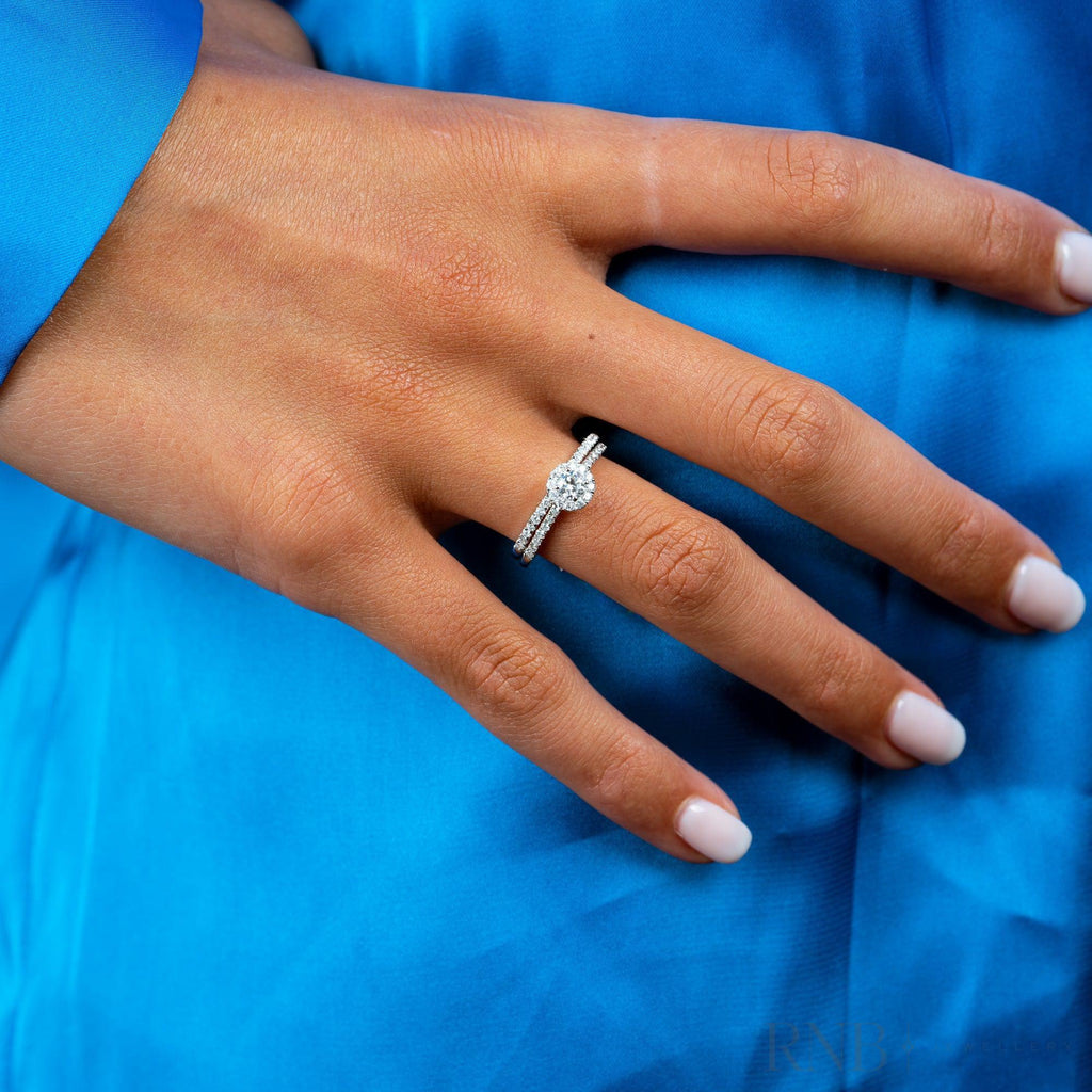Round Diamond Halo Ring