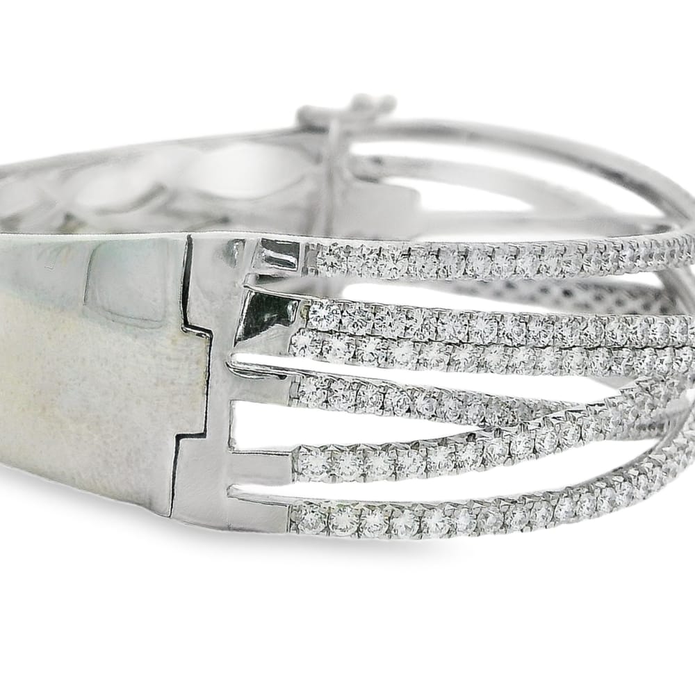 14K WG 314RD=4.23CTW VVS-VS,FG DIAMOND BANGLE