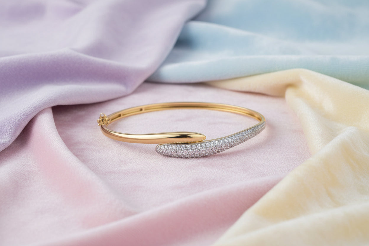 10K YG 1.25ctw Diamond Hinged Bangle