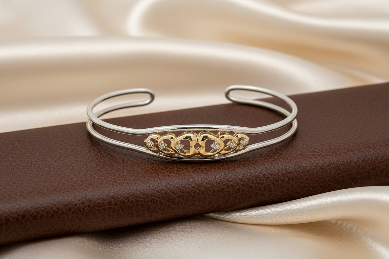 10KYG/925 SILVER DIAMOND HEART CUFF BANGLE