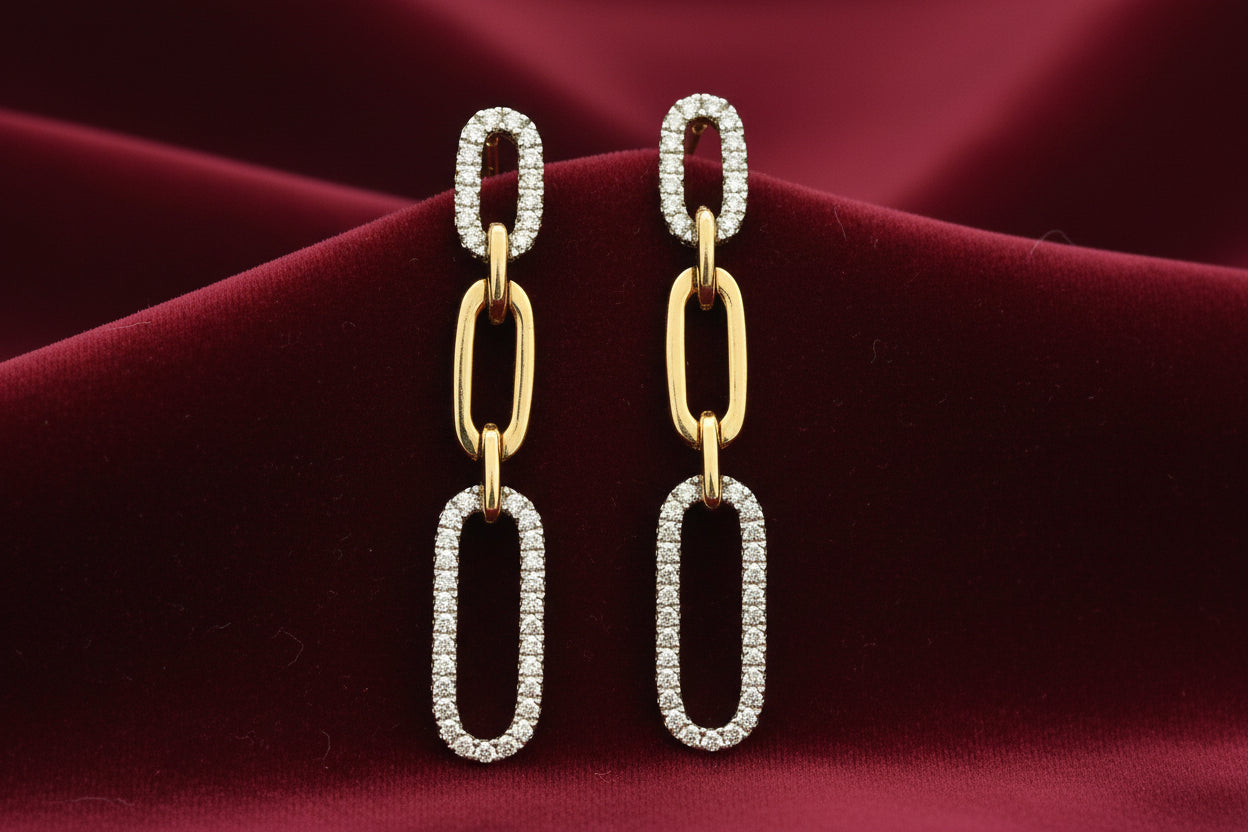 10K YELLOW GOLD DIAMOND DANGLE EARRINGS. 0.25TW.