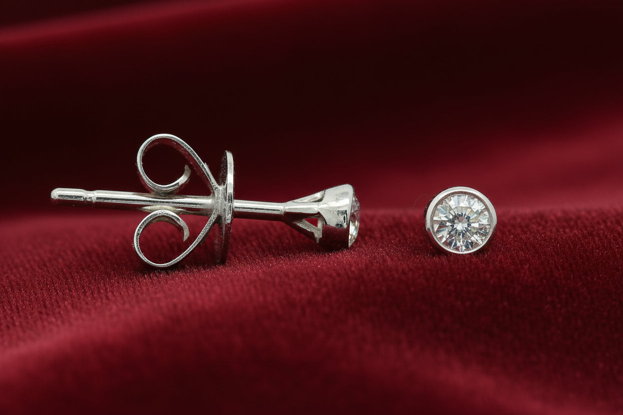 10K WG 0.10CTW BEZEL SETTING STUDS