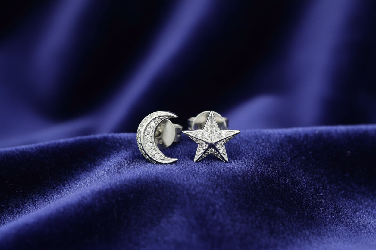 14K WG 0.07ctw Diamond Moon & Star Studs
