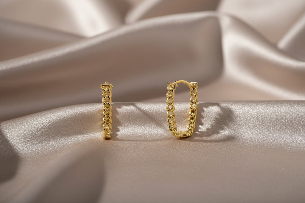 10K YG Curb Chain Oval "U" Shaped Hinged Huggies