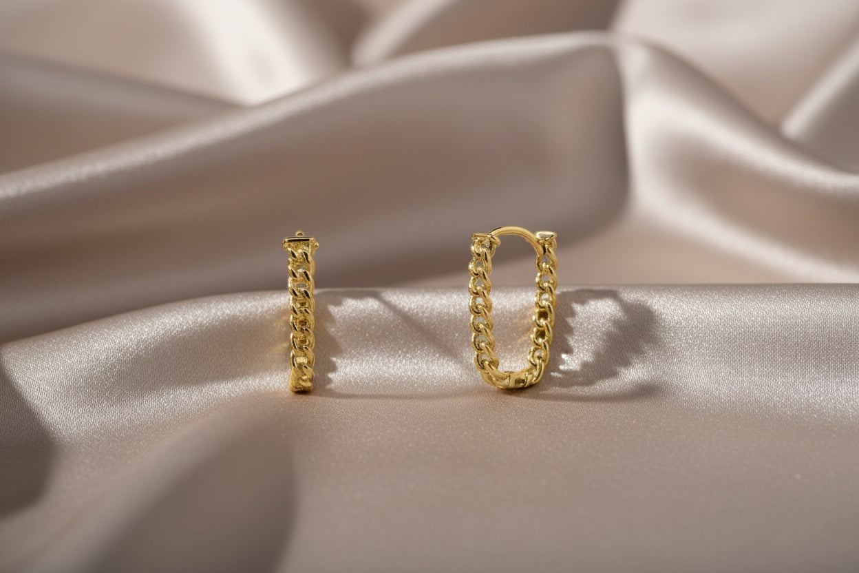 10K YG Curb Chain Oval "U" Shaped Hinged Huggies