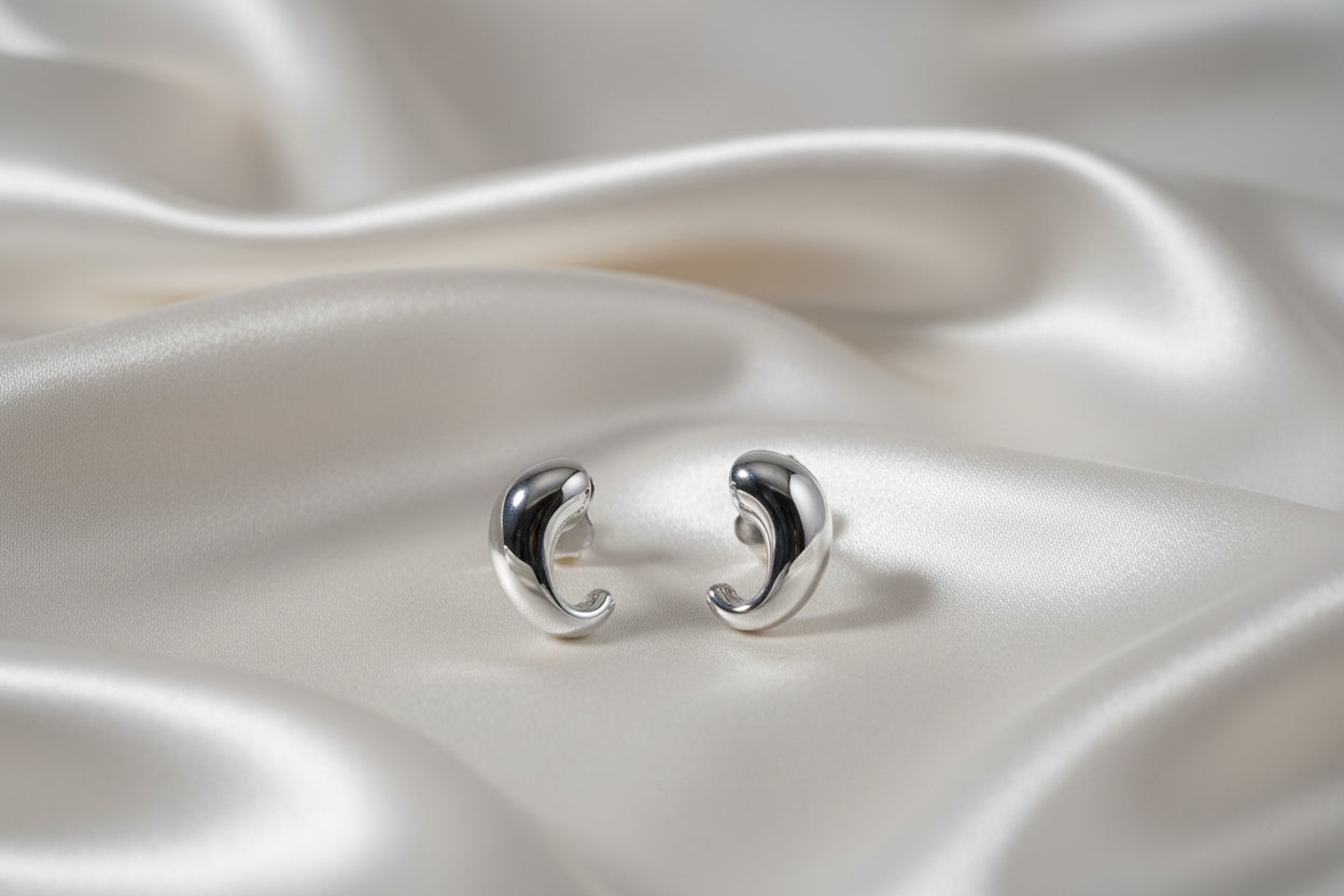 10K WG Round Horn Style Studs