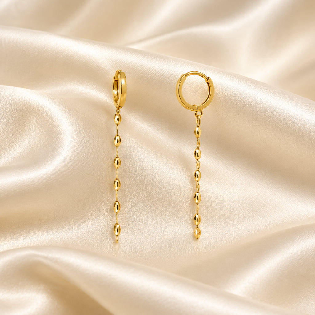 10K Yellow gold buckle chain huggie