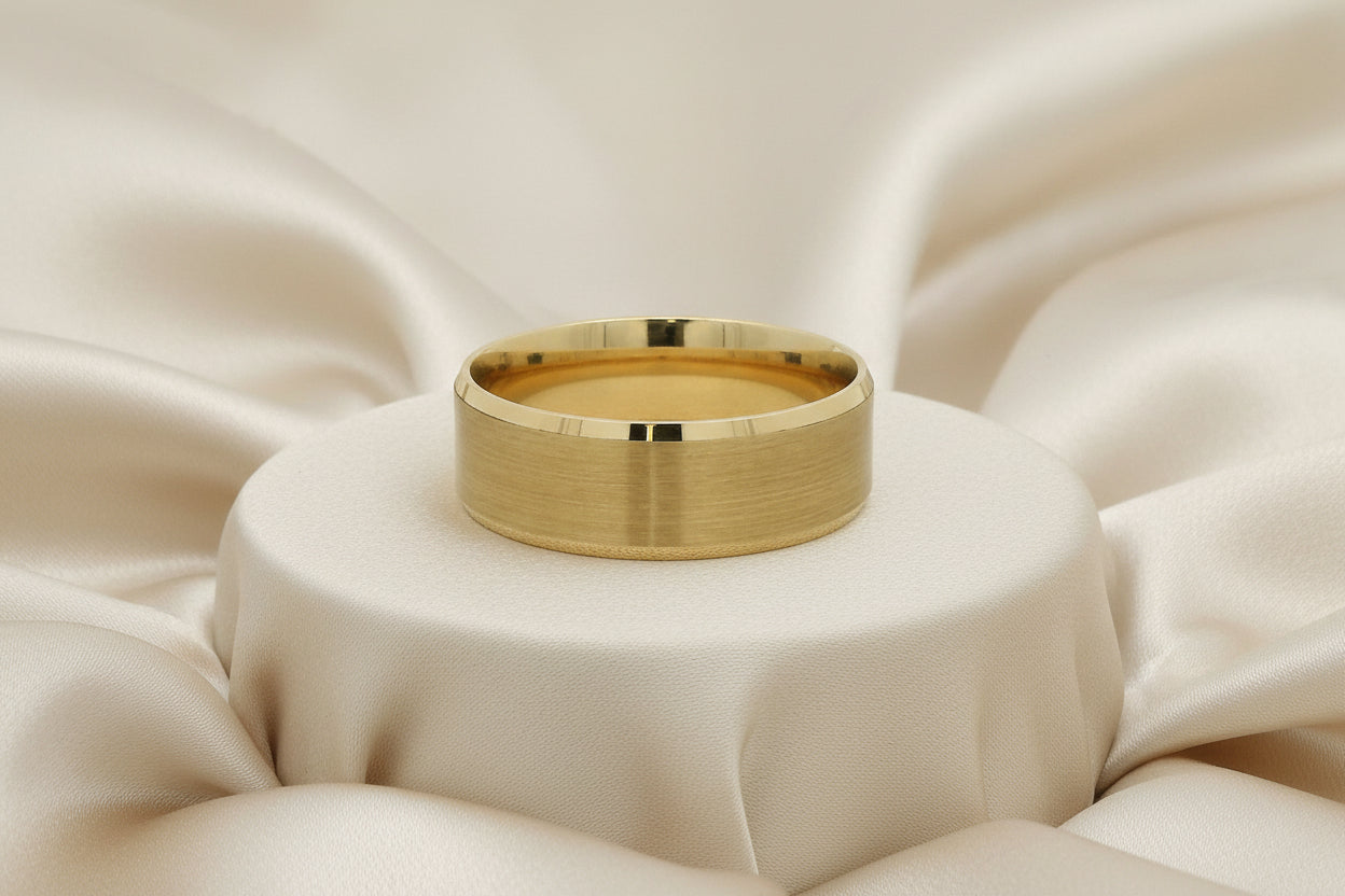 10K YG 7MM BAND BRUSHED TOP WITH HIGH POLISHED KNIFE EDGES SIZE 9.5