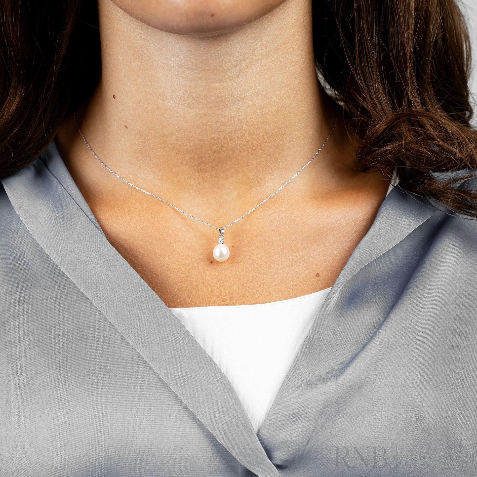 Cultured  Pearl & Solitaire Diamond Pendant