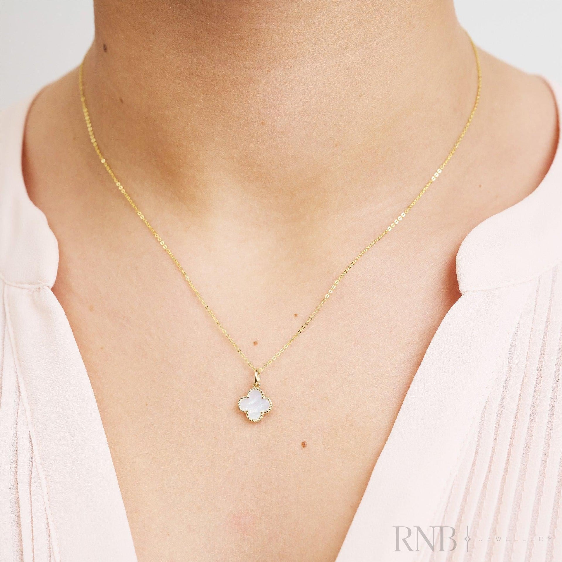 Clover Mother of Pearl Pendant