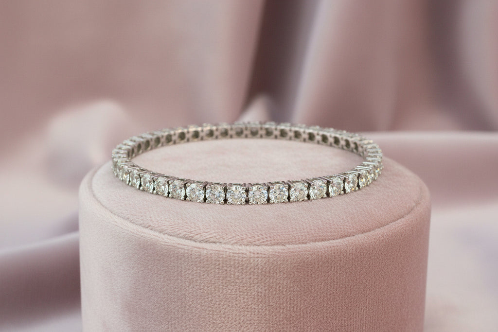 14K White gold diamond illusion set bracelet