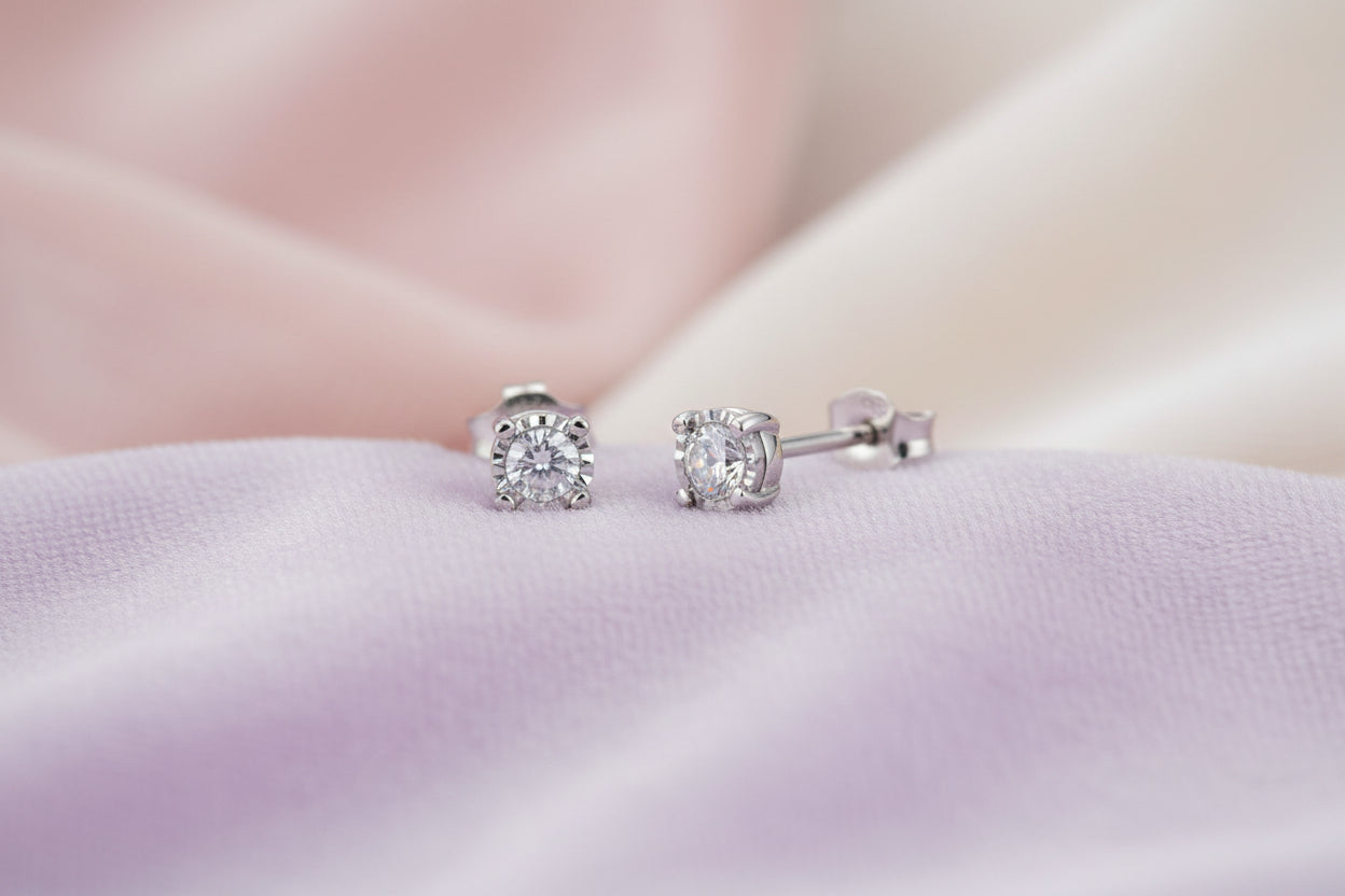 10K White gold 0.03ctw diamond studs