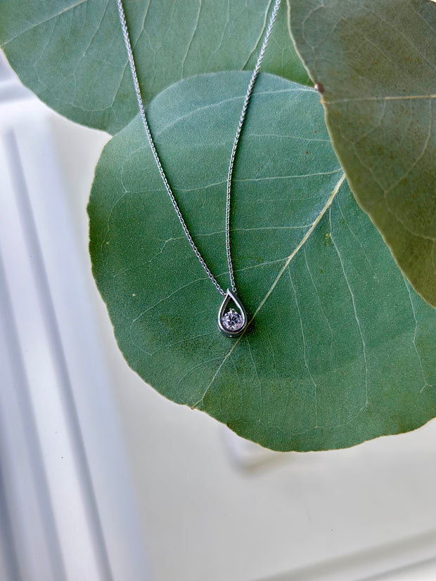 Sterling Silver Pendant with Lab Diamond