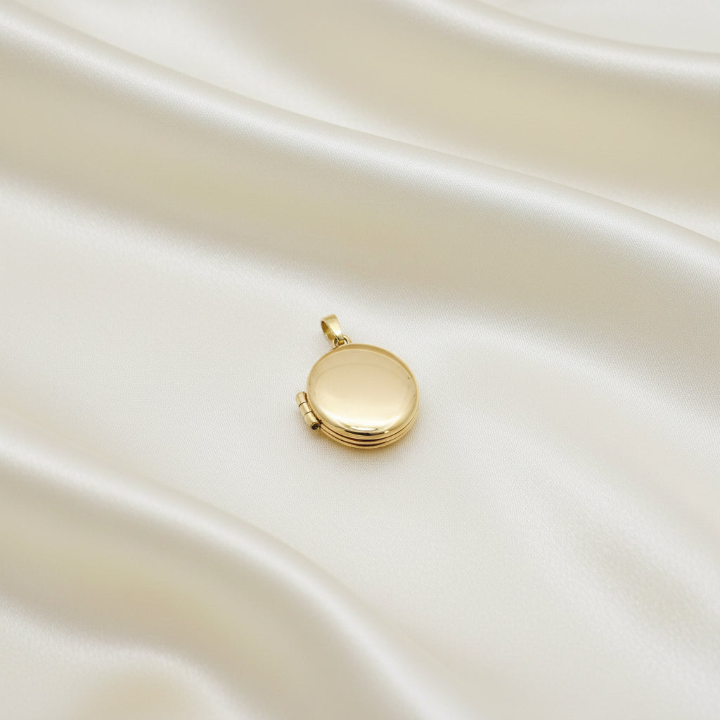 10K Yellow gold oval locket