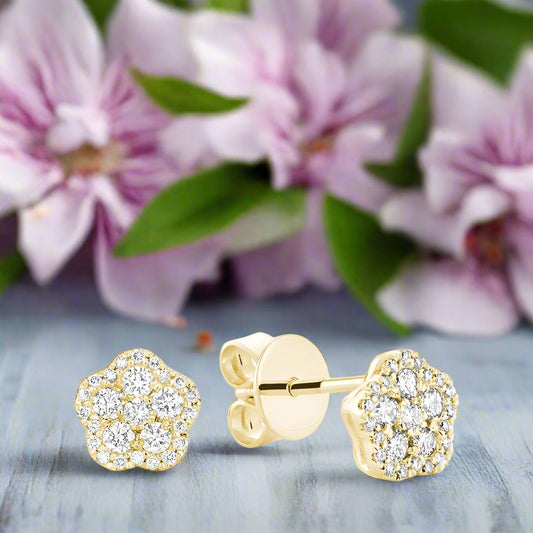 Flower diamond stud earrings